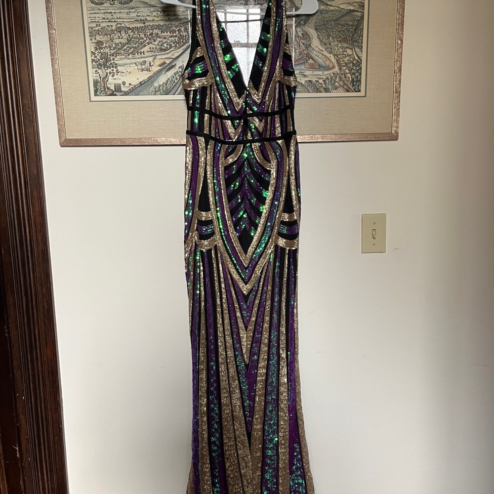 Love & Lemonade Sequin Art Deco Mermaid Gown - Picture 4 of 5